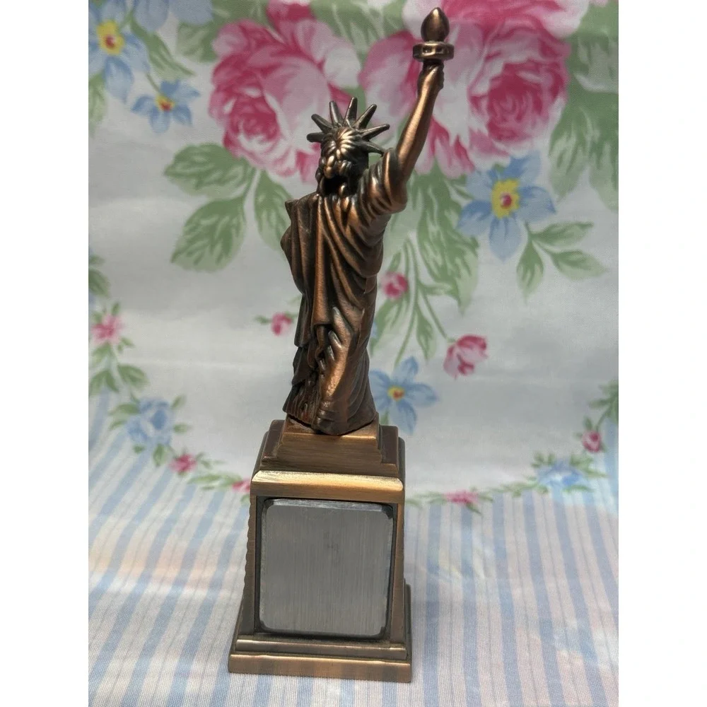 Vintage Souvenir Lot Wisconsin Bell Chicago‎ Mug Statue of Liberty Clock Horse